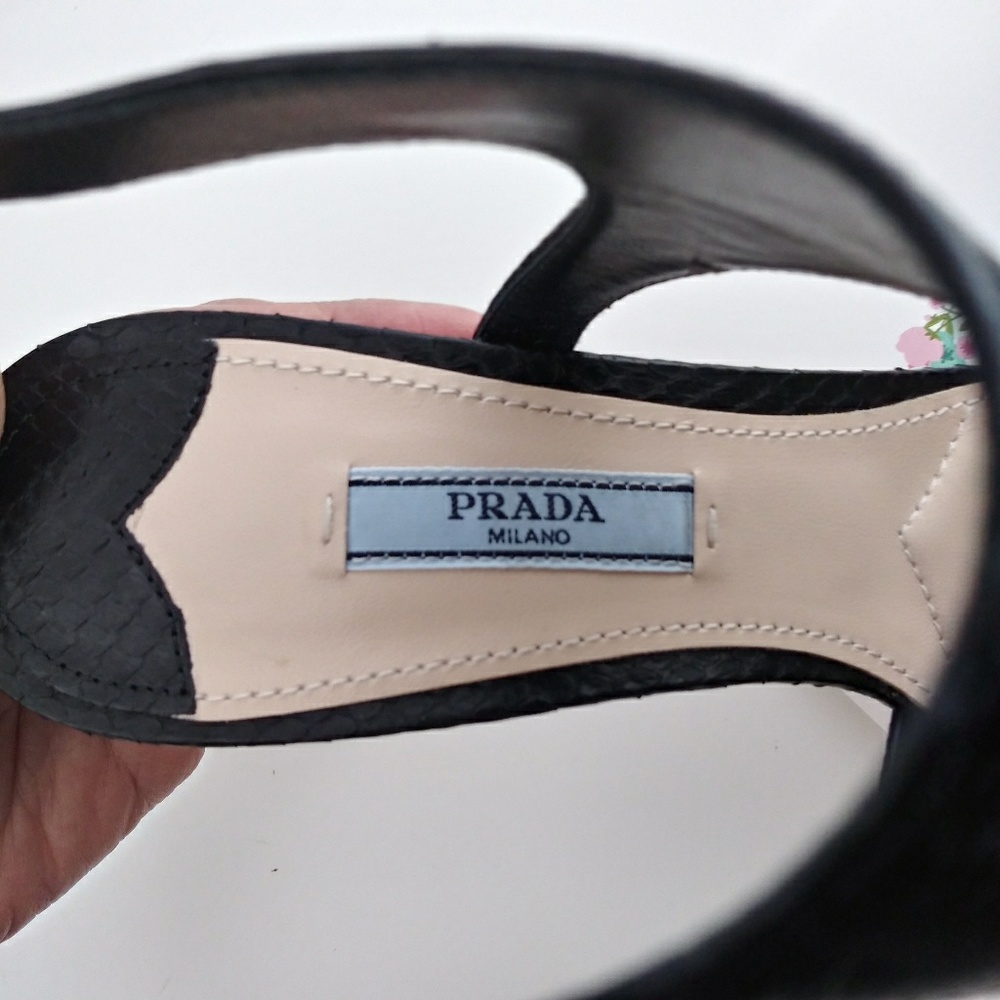 NWOT Authentic PRADA Leather heels. - Picture 5 of 8